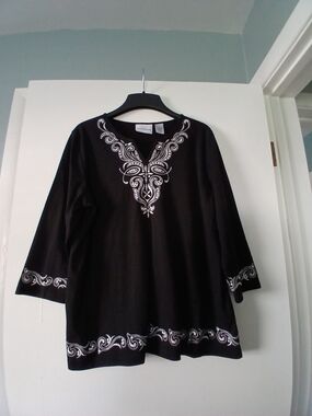 Alfred Dunner Black Tunic Top with White Embroidery